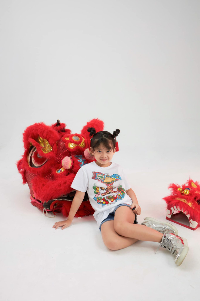 Con gái cố diễn viên Mai Phương vui vẻ đi du lịch cùng bảo mẫu, lời động viên thể hiện rõ tình cảm với nhóc tỳ - Ảnh 11.