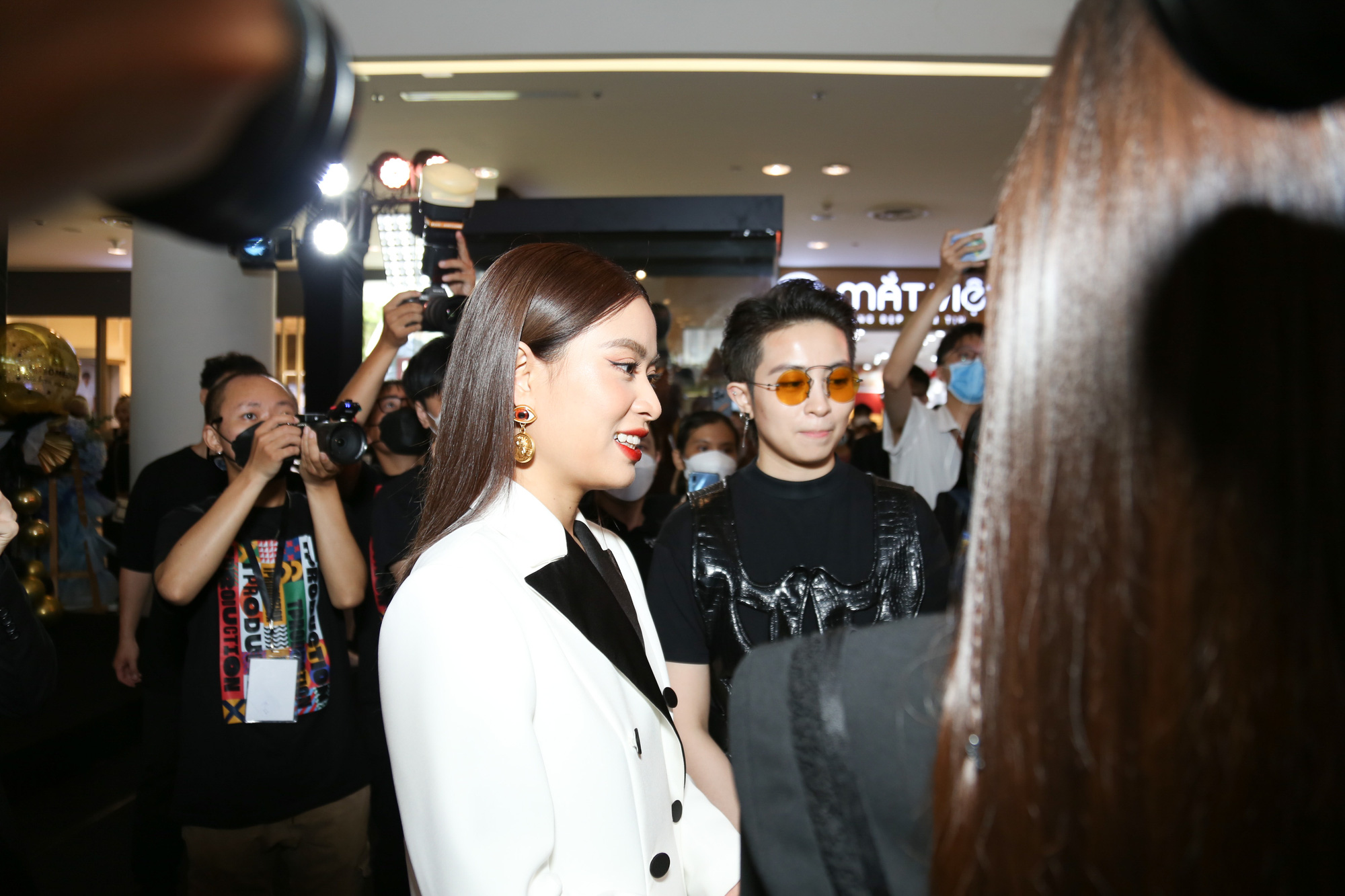 Bị Noo Phước Thịnh hỏi kh&oacute; c&oacute; d&ugrave;ng chung số t&agrave;i khoản với Gil L&ecirc;, Ho&agrave;ng Th&ugrave;y Linh đ&aacute;p trả thế n&agrave;o? - Ảnh 5.