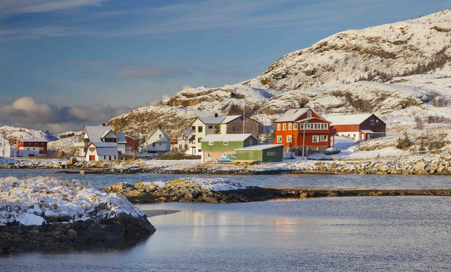 A small island that freezes time in Norway: There is no concept of day - night, more than 350 people live but never wear a watch - Photo 4.
