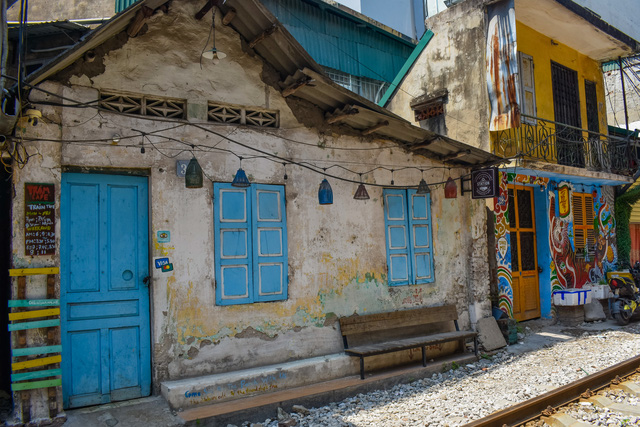 Train street coffee shop in Hanoi welcomes back guests with many big changes - Photo 4.