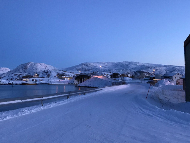 A small island that freezes time in Norway: There is no concept of day - night, more than 350 people live but never wear a watch - Photo 6.