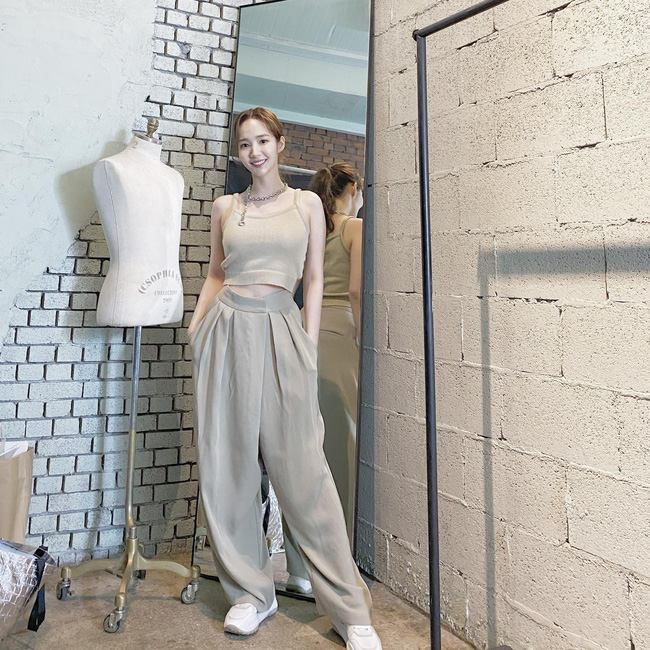 Park Min Young có combo áo + quần dài siêu hack dáng mà không cần sơ vin - Ảnh 6.