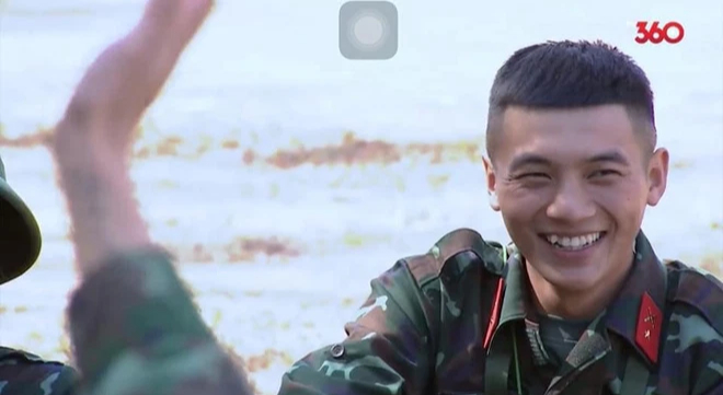 The army hot boy once again made the sister association fall, appearing in the frame, still showing off his handsome beauty - Photo 4. The army hot boy once again made the sister association fall, appearing in the frame, still showing off his handsome beauty - Photo 4.