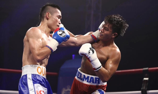 Dinh Hong Quan won a beautiful victory over his Filipino opponent, winning the historic IBF belt for Vietnamese boxing - Photo 1.