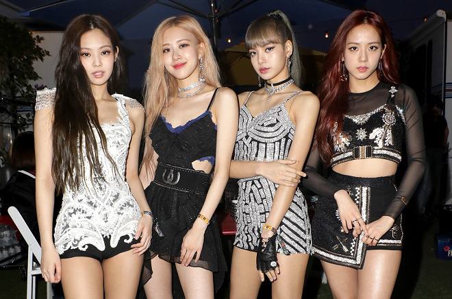 aespa và loạt ảnh cực hiếm ở Coachella 2022: Visual đỉnh cao nhưng outfit như copy BLACKPINK? - Ảnh 19.