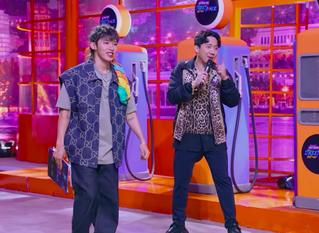 Kay Trần làm đội trưởng mà cứ ngỡ Sơn Tùng lên TV, từng điệu bộ thấy rõ gà cưng nhiễm nặng chủ tịch - Ảnh 7.