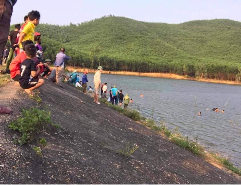 Đuối nước đau lòng ở Nghệ An, tìm thấy thi thể 3 học sinh, 1 em vẫn mất tích - Ảnh 1.