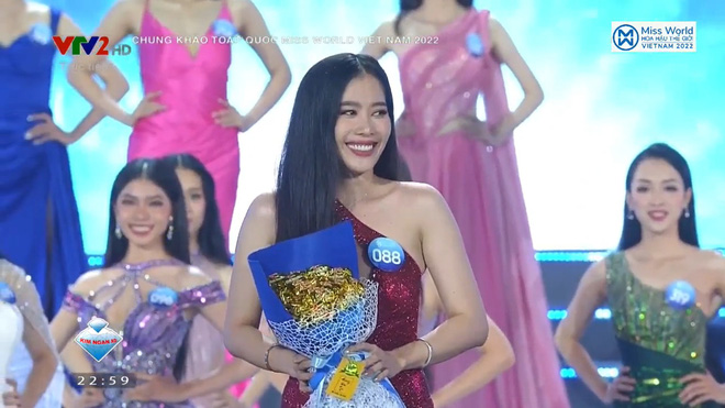 Rộ clip Nam Em khóc nức nở sau đêm Chung khảo Miss World, nguyên do vì phần thi gây tranh cãi? - Ảnh 9.