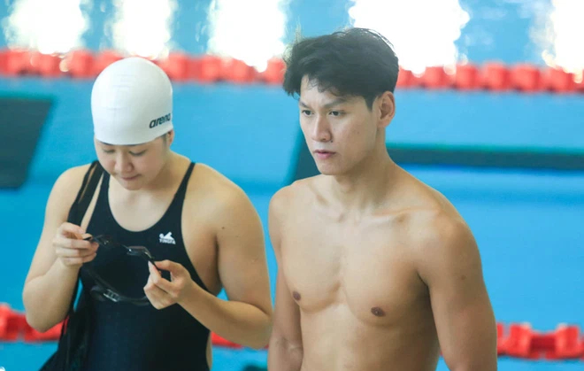 Cận cảnh buổi tập của dàn nam thần đội tuyển bơi Việt Nam chuẩn bị cho SEA Games 31 - Ảnh 1.
