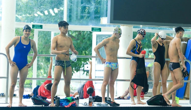 Cận cảnh buổi tập của dàn nam thần đội tuyển bơi Việt Nam chuẩn bị cho SEA Games 31 - Ảnh 2.