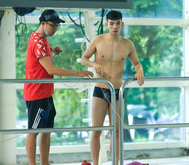 Cận cảnh buổi tập của dàn nam thần đội tuyển bơi Việt Nam chuẩn bị cho SEA Games 31 - Ảnh 3.