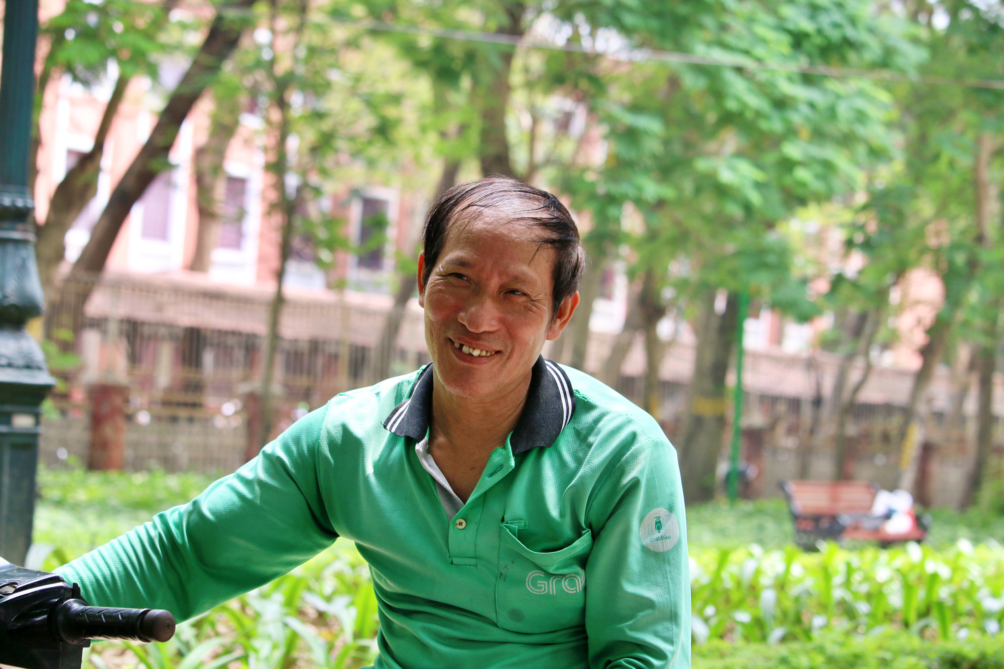 Meet the father who lived in the sewer for 10 years and raised his 2 children as valedictorian in a university in Hanoi: I'm no longer in the sewer - Photo 1.