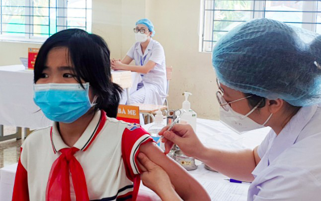 Hà Nội phát hiện 937 ca COVID-19 mới, gần 113.000 trẻ từ 5-11 tuổi đã tiêm vaccine - Ảnh 1.
