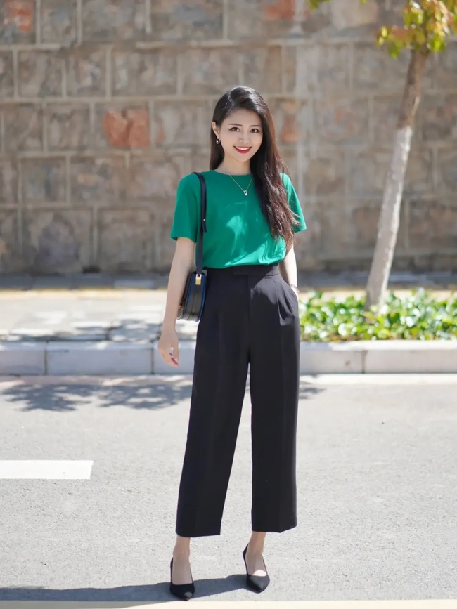 Street style Châu Á: Hội chị em diện áo phông đơn giản mà vẫn đẹp mê, nhìn mà muốn copy ngay - Ảnh 11.