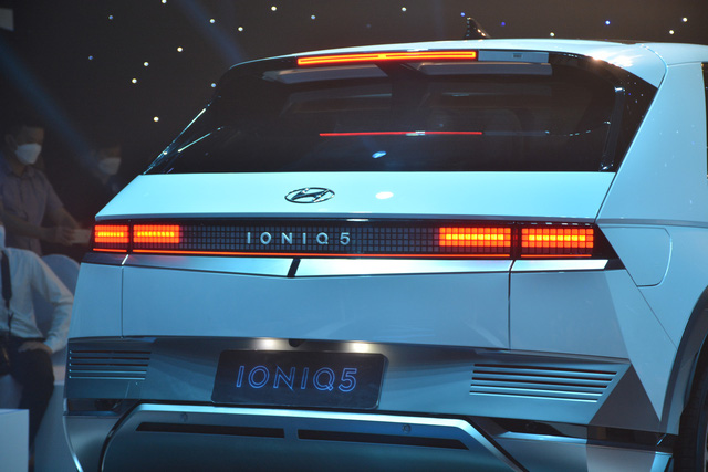 Hyundai Ioniq 5 ra mắt Việt Nam, th&aacute;ch thức Kia EV6 v&agrave; loạt xe VinFast - Ảnh 16.