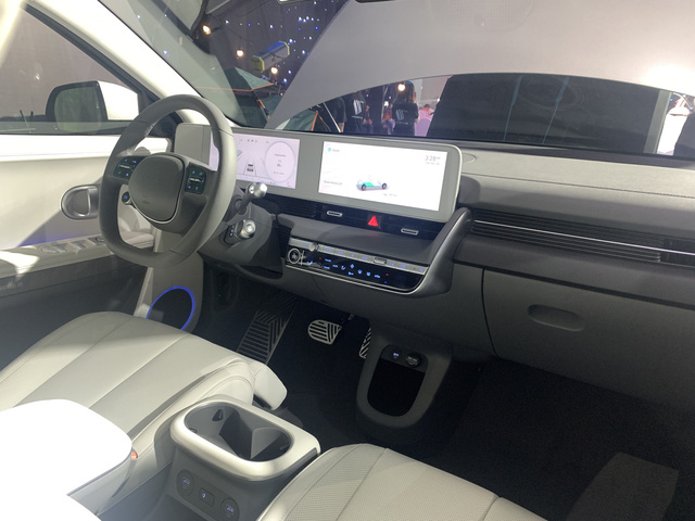 Hyundai Ioniq 5 ra mắt Việt Nam, th&aacute;ch thức Kia EV6 v&agrave; loạt xe VinFast - Ảnh 9.