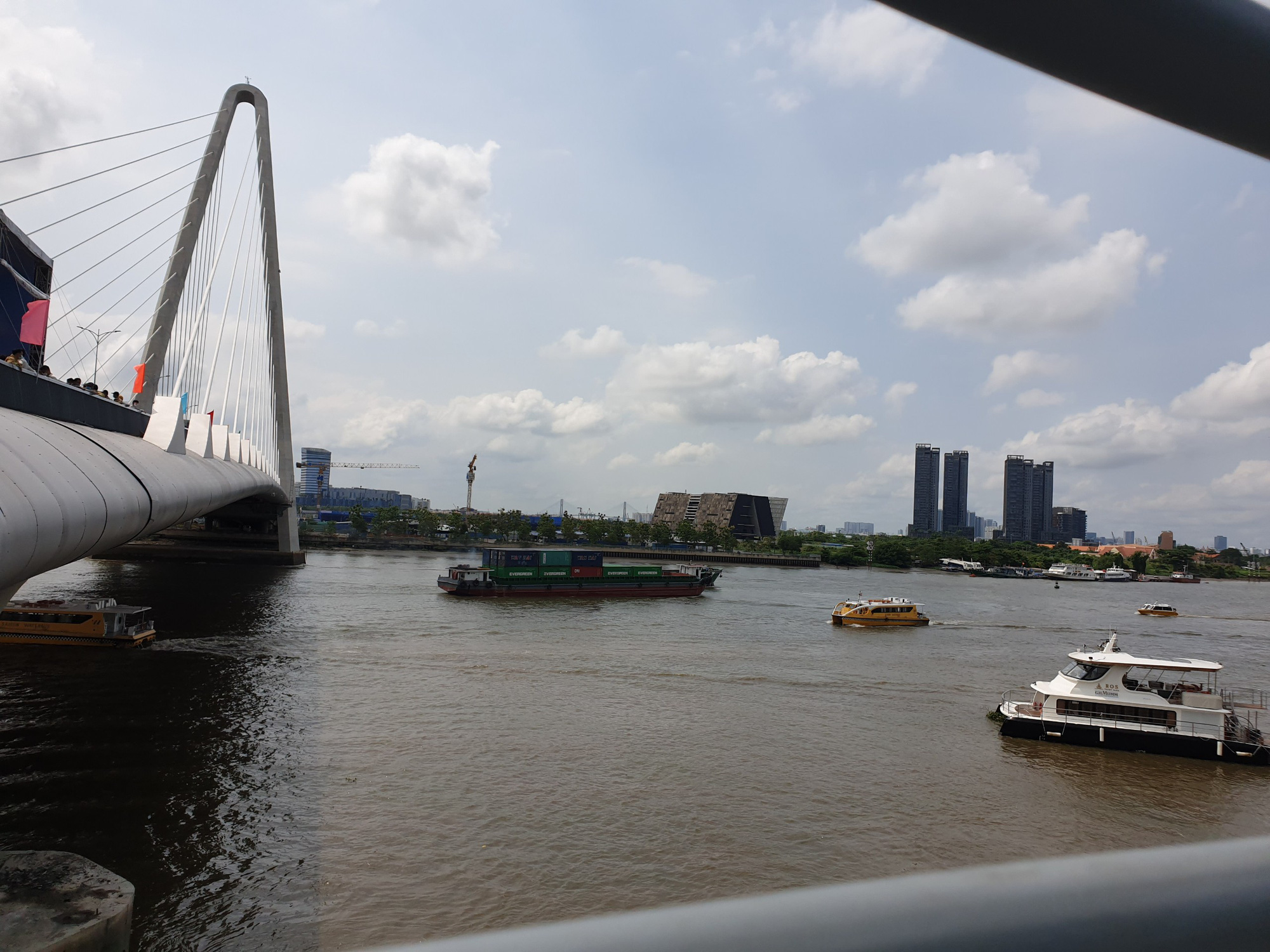 Ho Chi Minh City officially opened Thu Thiem 2 bridge after 7 years of construction - Photo 6.