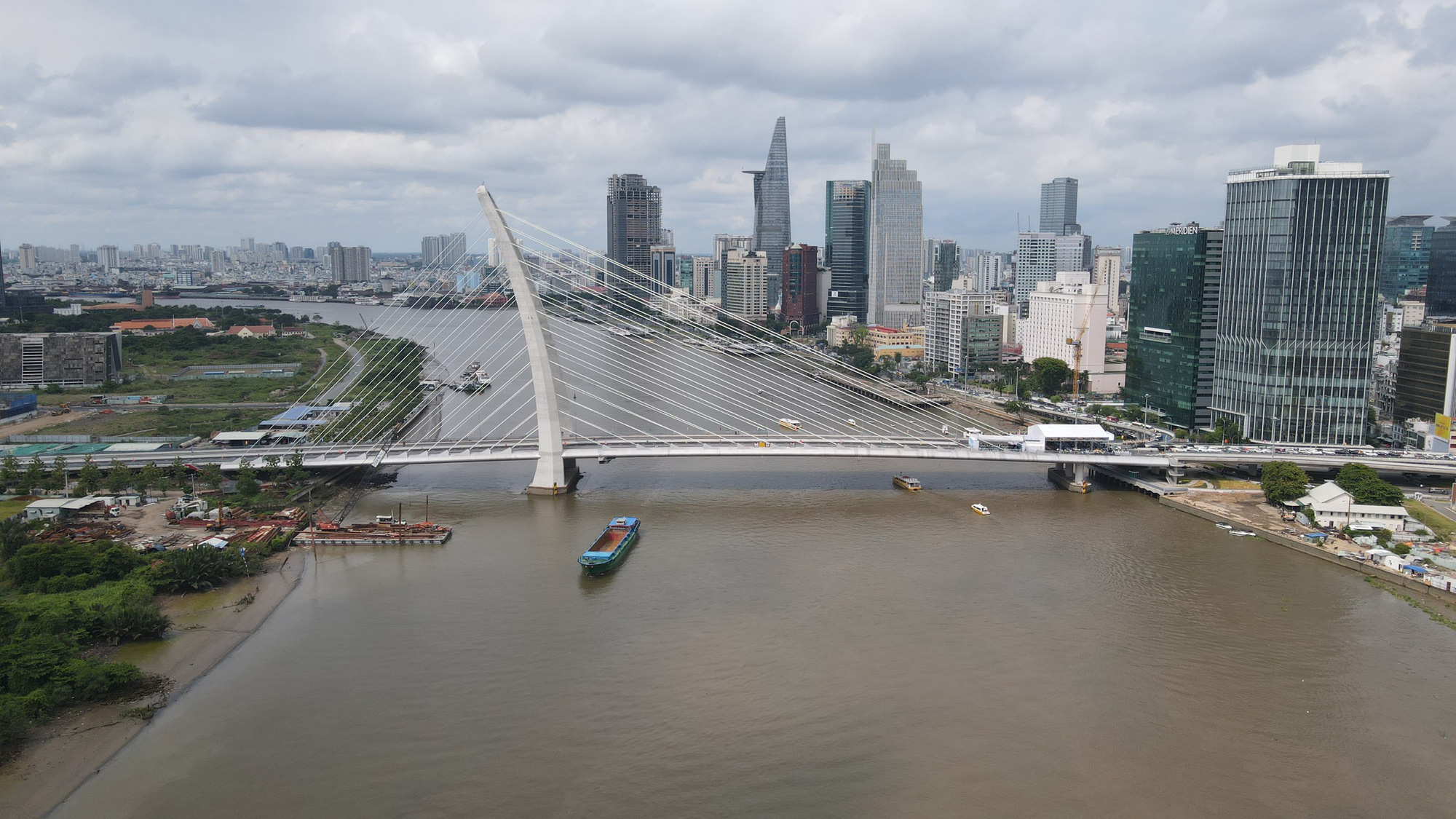 Ho Chi Minh City officially opened Thu Thiem 2 bridge after 7 years of construction - Photo 1.