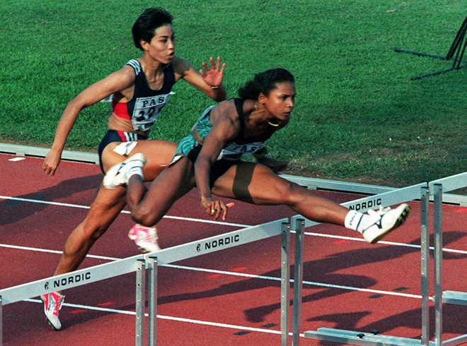 Nữ ho&agrave;ng điền kinh của 27 năm về trước một lần nữa xuất hiện ở SEA Games: 2 năm trườn b&ograve; để sống, cuộc đời tặng th&ecirc;m cho t&ocirc;i 1 tấm huy chương v&agrave;ng - Ảnh 1.