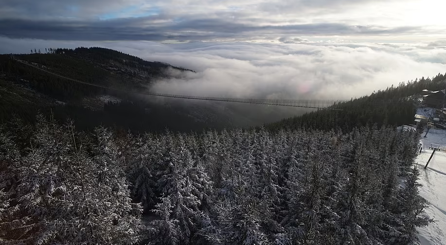 Mục sở thị cây cầu treo dài nhất thế giới bắc qua thung lũng sâu - Ảnh 4. Mục sở thị cây cầu treo dài nhất thế giới bắc qua thung lũng sâu - Ảnh 4.