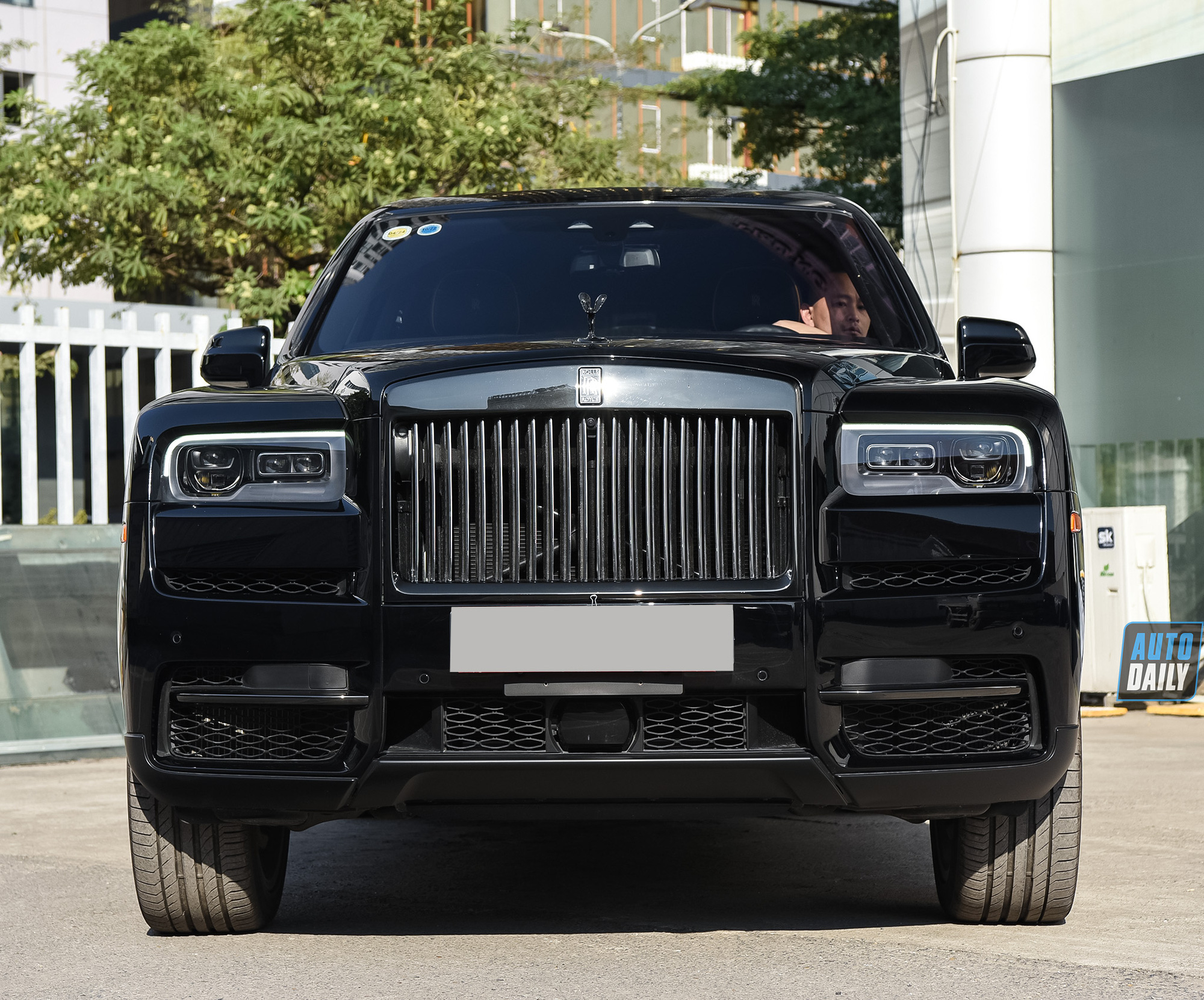 Cận cảnh siêu xe giá 60 tỷ, là biệt thự di động trên phố - Rolls-Royce Cullinan Black Badge 2022  - Ảnh 5.