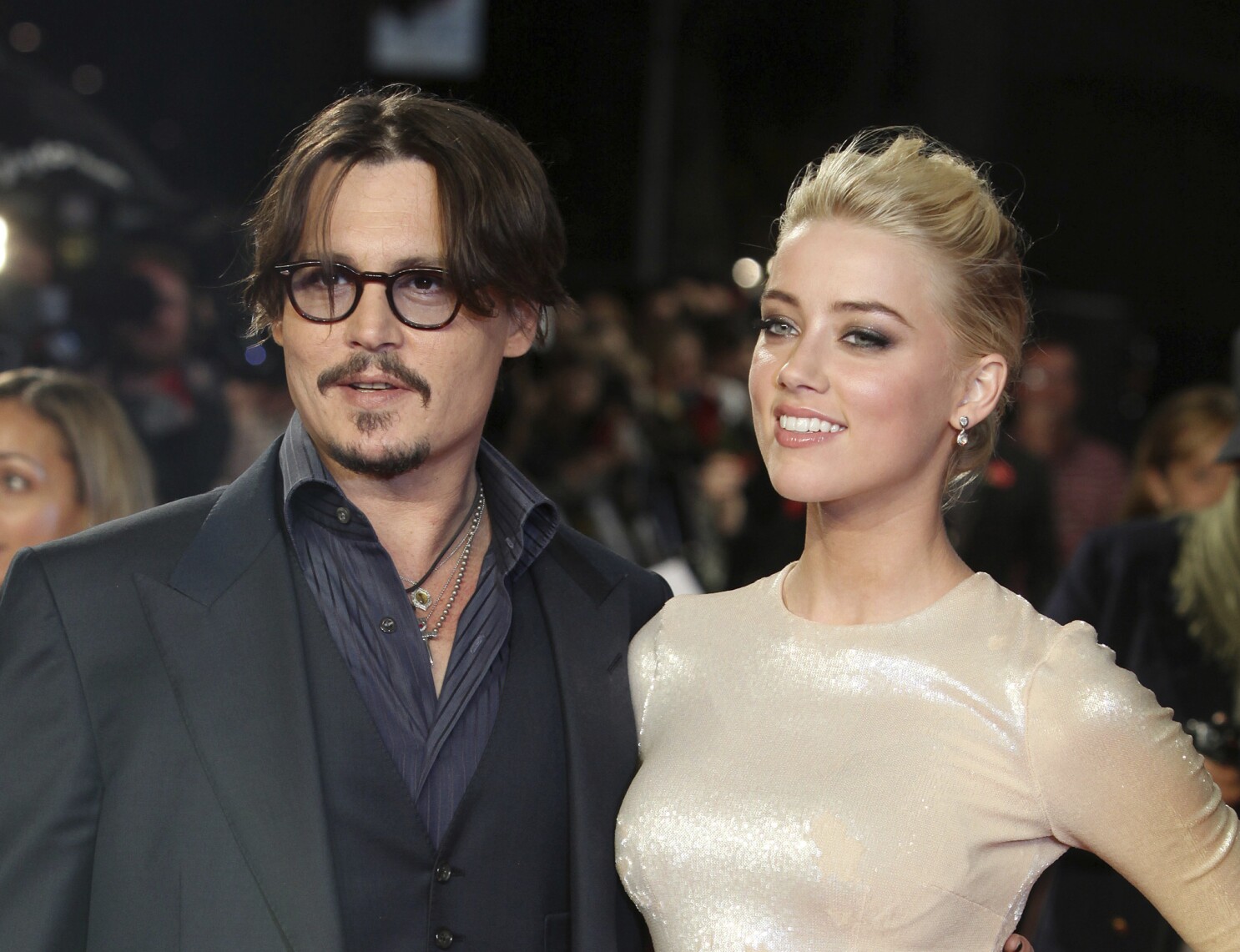 Amber Heard gửi Johnny Depp sau 1 năm chia tay: Em yêu anh, em xin lỗi - Ảnh 4.