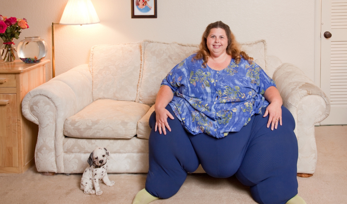 The fattest woman on the planet weighing 302kg can only walk with a shock 