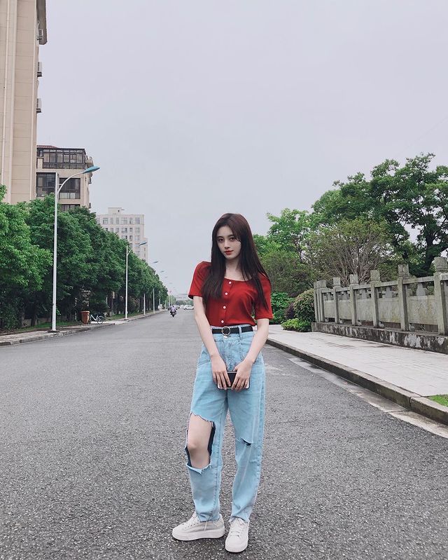 The 4000-year-old beauty Cuc Tinh Y has a series of stylish summer outfit ideas, you just have to follow the style to ensure that the style is right on the page - Photo 14.