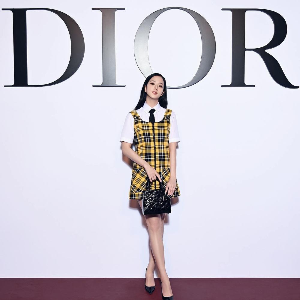 Jisoo ngày hôm nay xinh quá: Phải chăng Dior đã nghe thấu tâm tình của netizen? - Ảnh 3. Jisoo ngày hôm nay xinh quá: Phải chăng Dior đã nghe thấu tâm tình của netizen? - Ảnh 3.