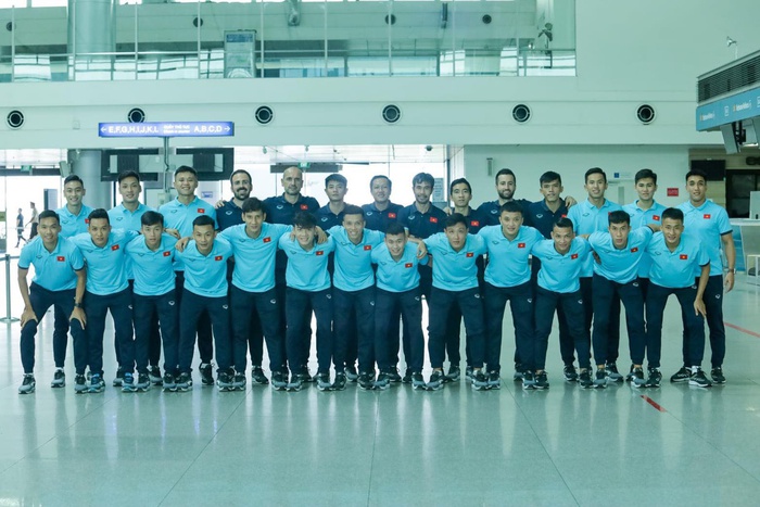 The Vietnamese futsal team went to Thailand to train towards the 31st SEA Games - Photo 1.