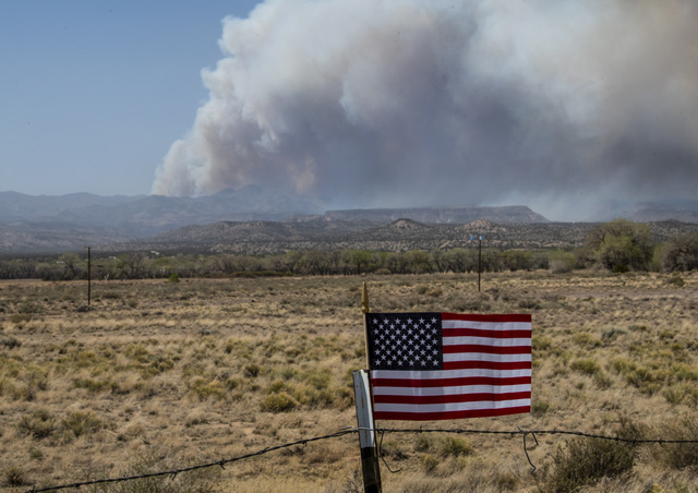 Mỹ: Cháy rừng kỷ lục bùng phát ngoài tầm kiểm soát ở bang New Mexico - Ảnh 2.