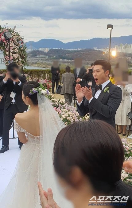 Nh&igrave;n lại đ&aacute;m cưới Hyun Bin - Son Ye Jin sau tr&ograve;n 1 th&aacute;ng: Trở th&agrave;nh cặp vợ chồng thế kỷ được cả thế giới săn đ&oacute;n, nhưng người trong cuộc liệu c&oacute; thoải m&aacute;i? - Ảnh 12.
