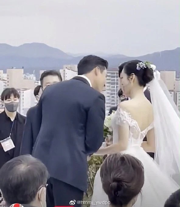 Nh&igrave;n lại đ&aacute;m cưới Hyun Bin - Son Ye Jin sau tr&ograve;n 1 th&aacute;ng: Trở th&agrave;nh cặp vợ chồng thế kỷ được cả thế giới săn đ&oacute;n, nhưng người trong cuộc liệu c&oacute; thoải m&aacute;i? - Ảnh 14.