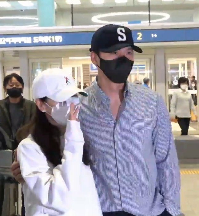 Nh&igrave;n lại đ&aacute;m cưới Hyun Bin - Son Ye Jin sau tr&ograve;n 1 th&aacute;ng: Trở th&agrave;nh cặp vợ chồng thế kỷ được cả thế giới săn đ&oacute;n, nhưng người trong cuộc liệu c&oacute; thoải m&aacute;i? - Ảnh 28.