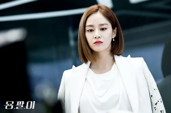 Điên nữ Seo Ye Ji và biểu cảm lạnh băng trông cực đáng sợ trong phim mới: Nhưng so với Kim Tae Hee của Yong Pal thì sao? - Ảnh 4.