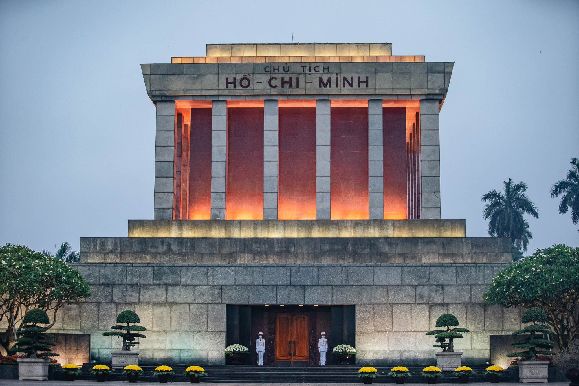 Buổi lễ thượng cờ sáng 30/4