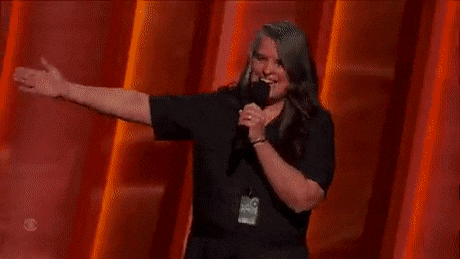 Quản l&yacute; Billie Eilish tay run bần bật khi ph&aacute;t biểu tại lễ trao giải Grammy 2022, biểu cảm của c&ocirc; n&agrave;ng mới g&acirc;y bất ngờ! - Ảnh 3.