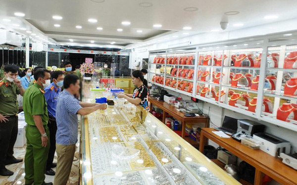 What did the Ministry of Finance say about the case that Phuoc Nguyen gold shop did not issue invoices or declare and pay taxes with a revenue of more than 10,000 billion VND?  - Photo 1.