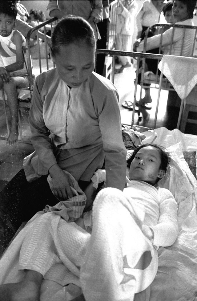 Cuộc sống của “Em bé Napalm” 50 năm sau bức ảnh gây chấn động thế giới giờ ra sao? - Ảnh 2.