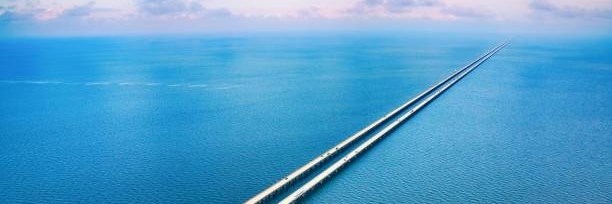 Experience on the world's longest highway bridge: The driver half way is afraid of stiffening, the mother gives birth on the bridge because she can't go all the way - Photo 3.