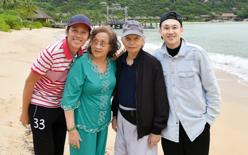 NS Hoài Linh hiếm hoi lộ diện cùng các anh em ruột hoàn thành tâm nguyện của bố, tiết lộ làm 1 việc suốt 6 tháng qua - Ảnh 7. NS Hoài Linh hiếm hoi lộ diện cùng các anh em ruột hoàn thành tâm nguyện của bố, tiết lộ làm 1 việc suốt 6 tháng qua - Ảnh 7.