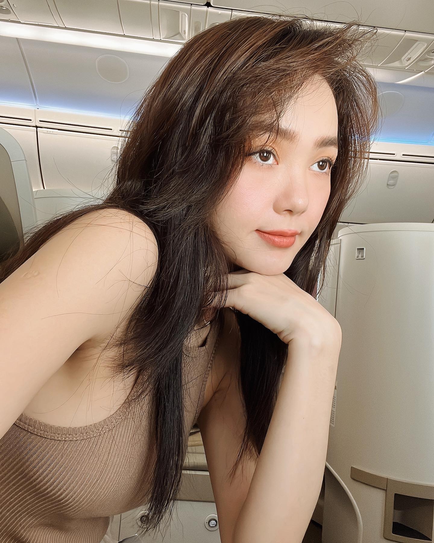 4 mốt t&oacute;c layer vừa trẻ vừa sang, c&aacute;c mỹ nh&acirc;n Việt cắt theo m&atilde;i kh&ocirc;ng biết ch&aacute;n - Ảnh 13.