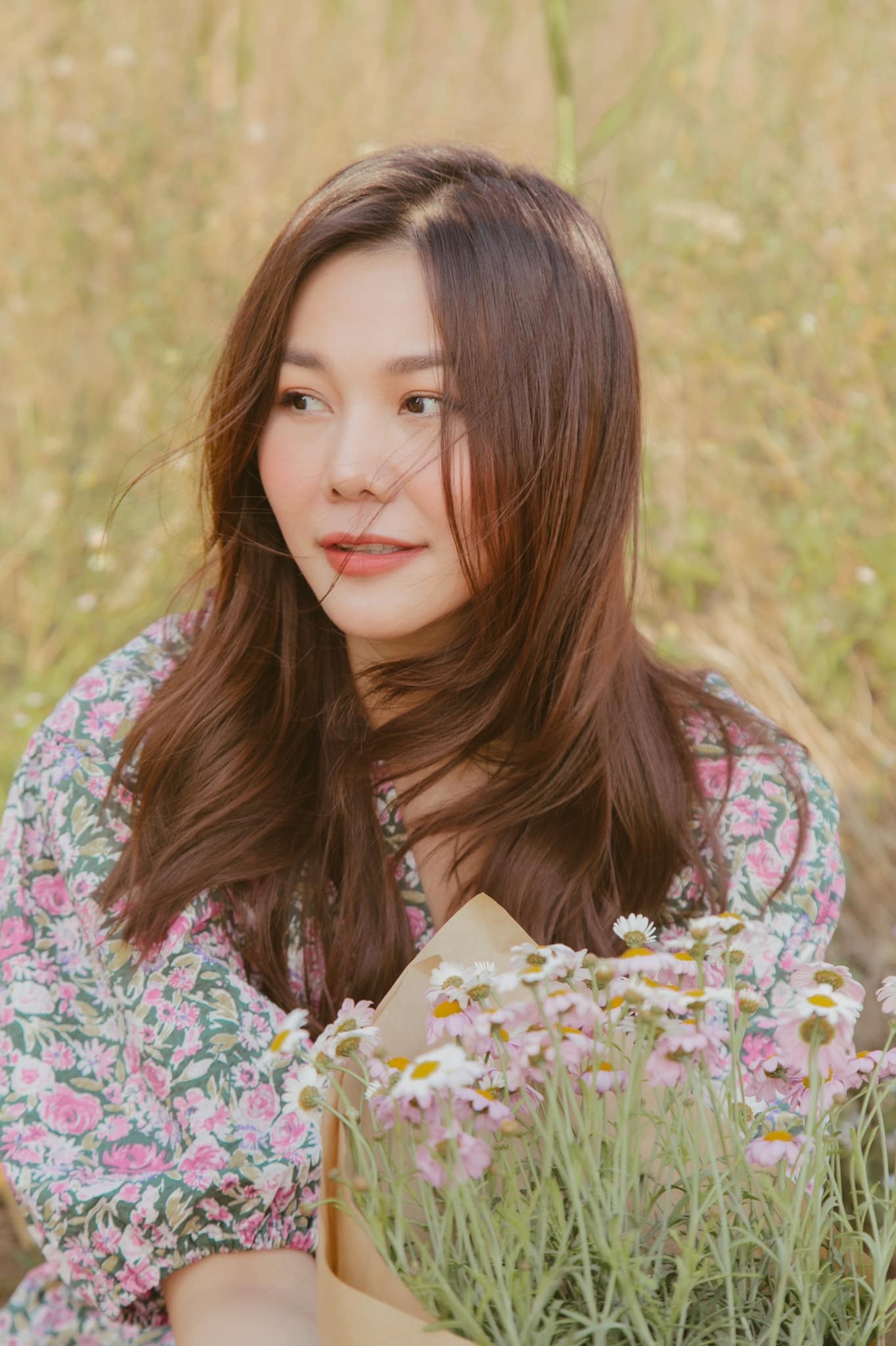 4 mốt t&oacute;c layer vừa trẻ vừa sang, c&aacute;c mỹ nh&acirc;n Việt cắt theo m&atilde;i kh&ocirc;ng biết ch&aacute;n - Ảnh 9.