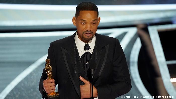 Viện Hàn lâm trừng phạt Will Smith sau cú tát chấn động toàn thế giới tại Oscar 2022 - Ảnh 2.