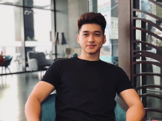 Bạn trai mới của Thiều Bảo Trâm: Được khen đẹp trai hơn Sơn Tùng, từng đóng MV LGBT gây sốt - Ảnh 6.
