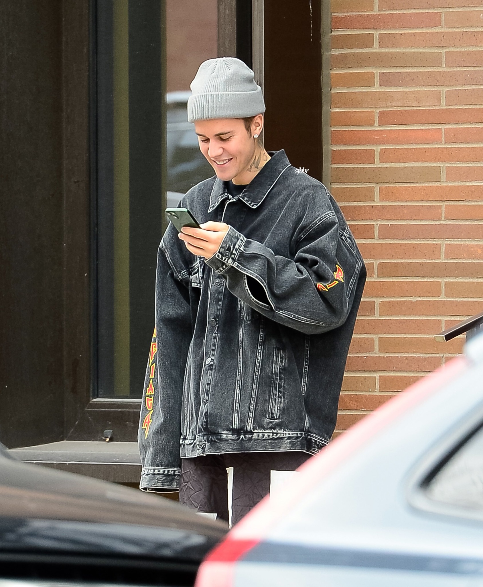 Seeing Justin Bieber change iPhones and get dizzy, what is this time? - Photo 3. Seeing Justin Bieber change iPhones and get dizzy, what is this time? - Photo 3.