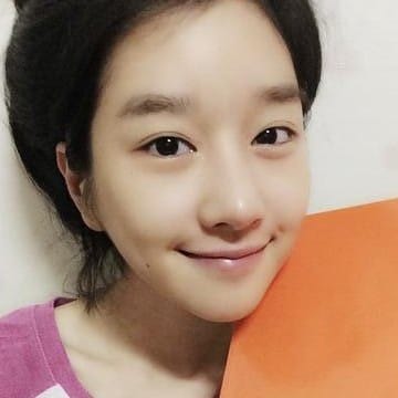 Điên nữ Seo Ye Ji đón tuổi 32 với làn da căng mướt trẻ xinh như gái 18: Bước tẩy trang 10 giây của cô cũng hot trở lại - Ảnh 6.