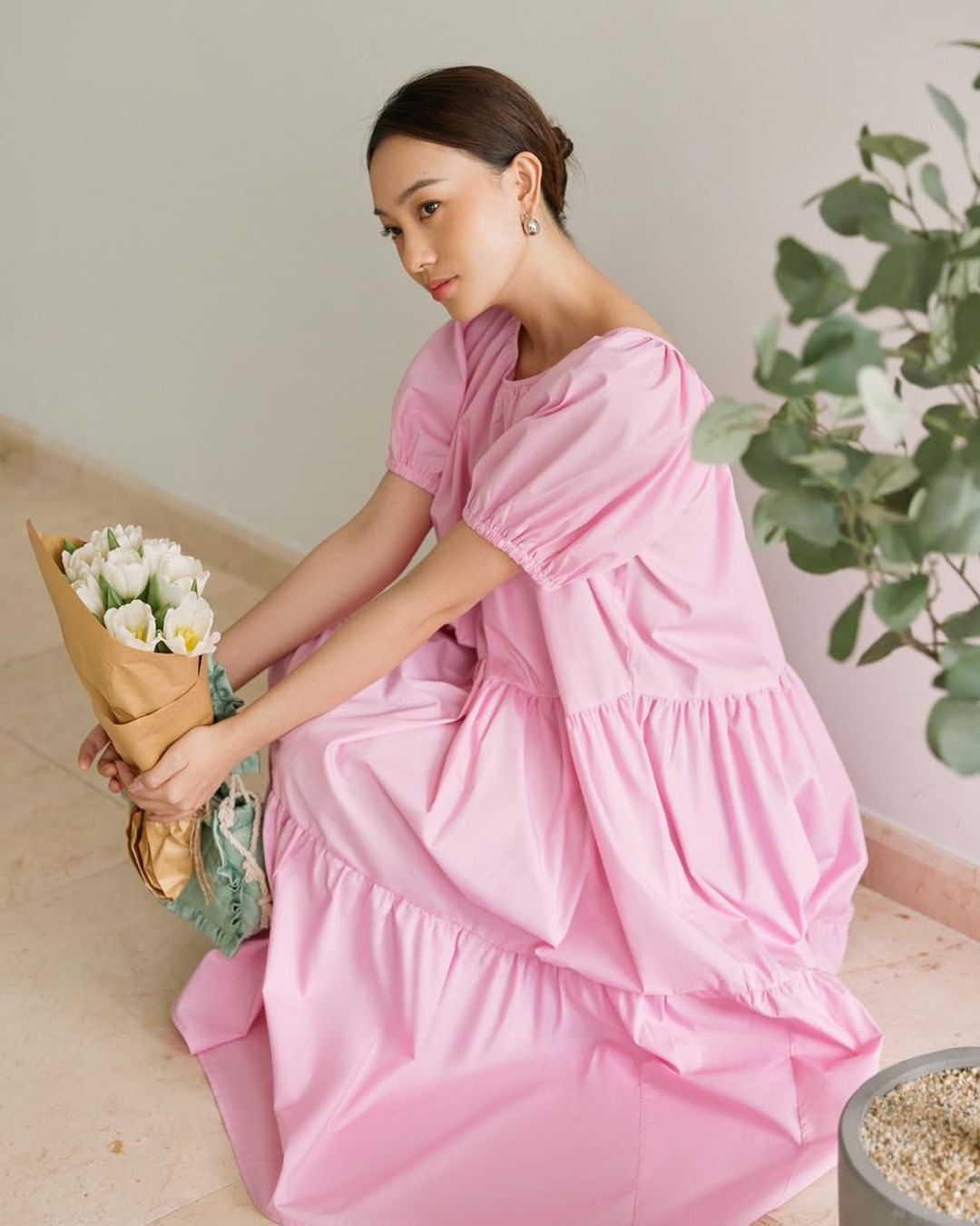 Đẳng cấp của Hà Tăng: mặc váy local brand vài trăm nghìn mà như hàng hiệu tiền triệu, khí chất ngời ngời chuẩn đại mỹ nhân - Ảnh 3.