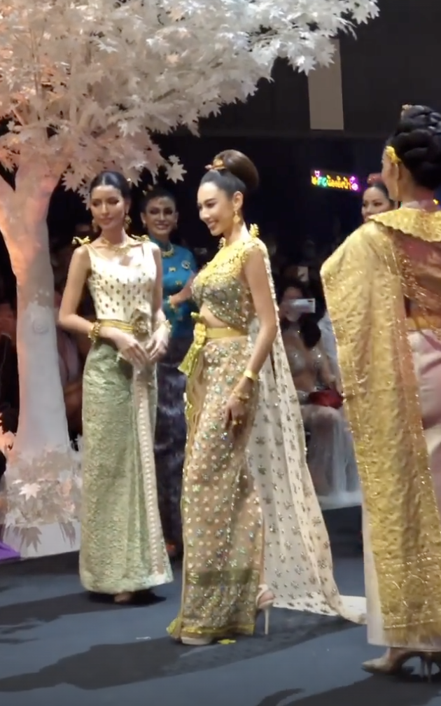 Lễ chào mừng Miss Grand Thái Lan: Thuỳ Tiên diện quốc phục có giá 20 tỷ, thí sinh máu chiến đến suýt rớt vương miện - Ảnh 3.