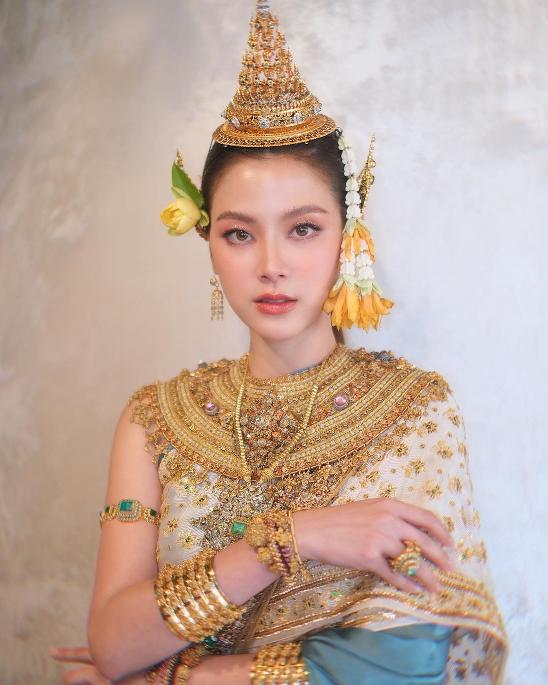 Nữ thần Songkran lộ diện: Baifern (Chiếc Lá Bay) đẹp kinh diễm trong trang phục 1,3 tỷ, visual thăng hạng ngoạn mục giữa Icon Siam - Ảnh 7.